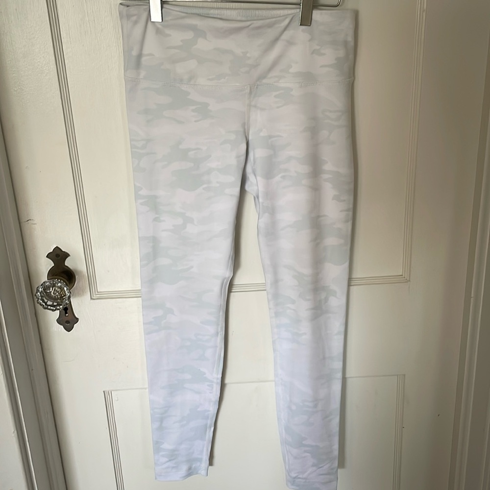 VM White leggings with hint of camouflage